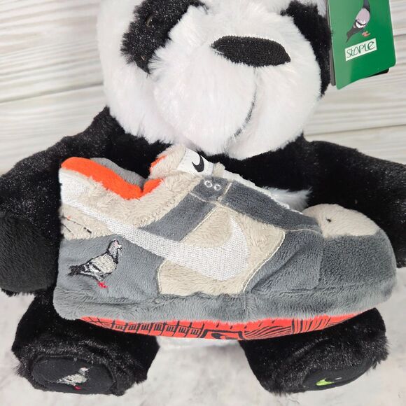 Staple x Nike SB Panda Pigeon Plush Dunk Low Pro New With Tags and OG Bag - Picture 5 of 9
